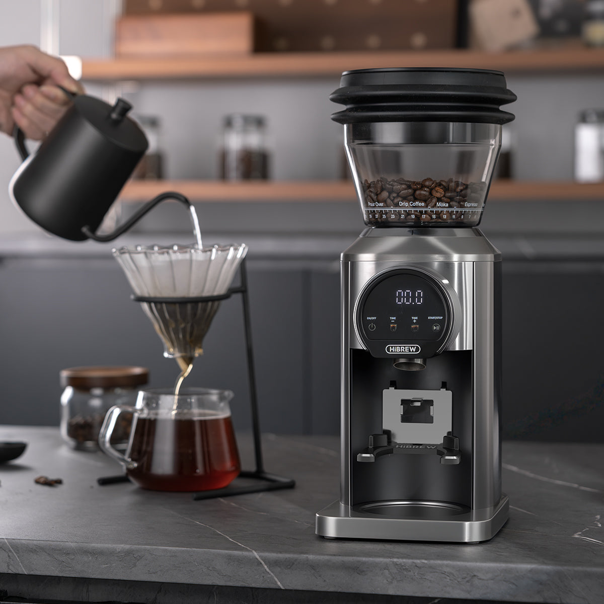 HiBREW G3 Plus: 31 مستوى للطحن الدقيق، تقنية بلازما مضادة للكهرباء الساكنة، مطحنة قهوة بشاشة لمس ذكية – مثالية للإسبريسو، الصب اليدوي والمزيد